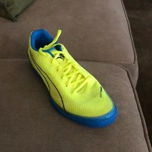 indoor soccer shoes